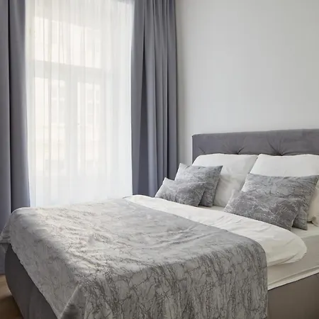 Apartment Minimalist In Lesser Town By Days *