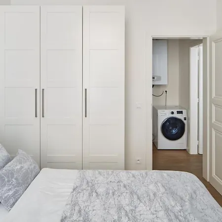 Apartman Minimalist In Lesser Town By Days *