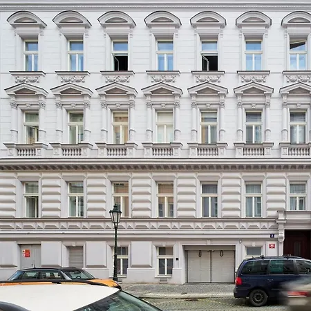 Apartman Minimalist In Lesser Town By Days Prága