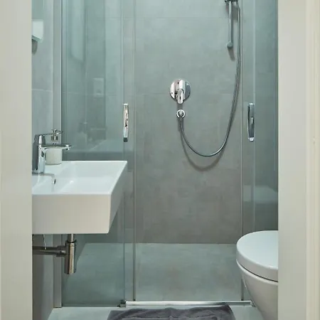 Minimalist In Lesser Town By Days Apartman Prága